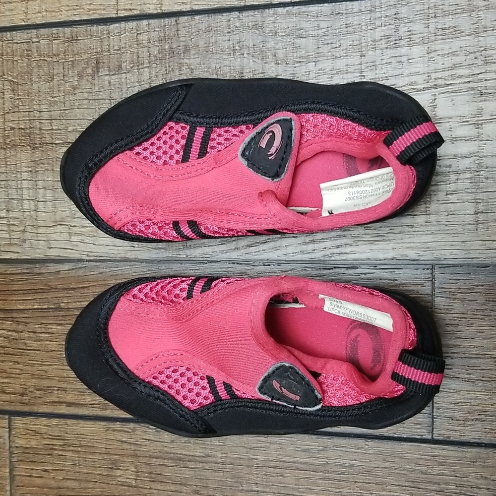 Academy toddler size 6 water shoes girl black pink